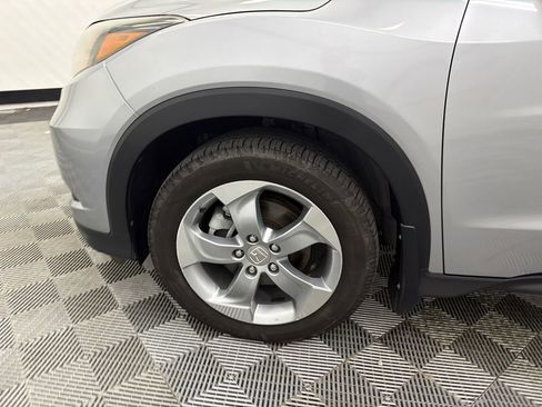 Used 2017 Honda HR-V EX image 11