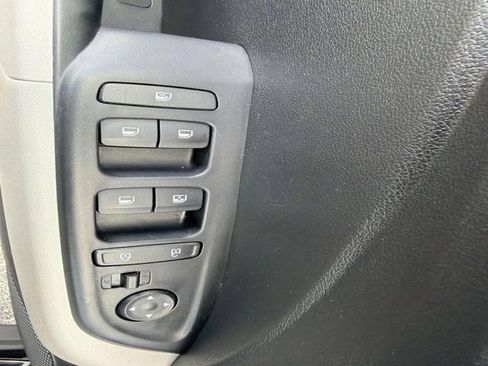 Used 2025 Hyundai Venue SEL FWD image 8