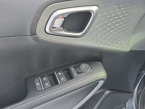 Used 2023 Kia Soul LX w/ Option Group 015 FWD image 13
