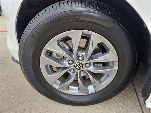 Used 2021 Toyota Sienna LE image 29