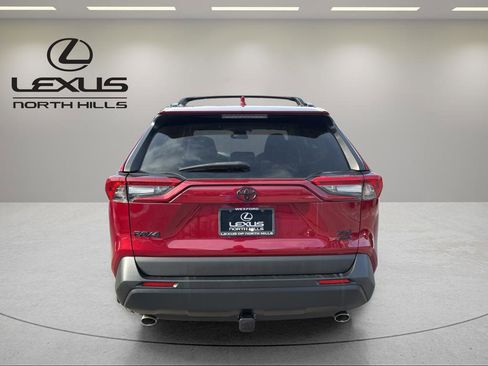 Used 2020 Toyota RAV4 XLE Premium image 7