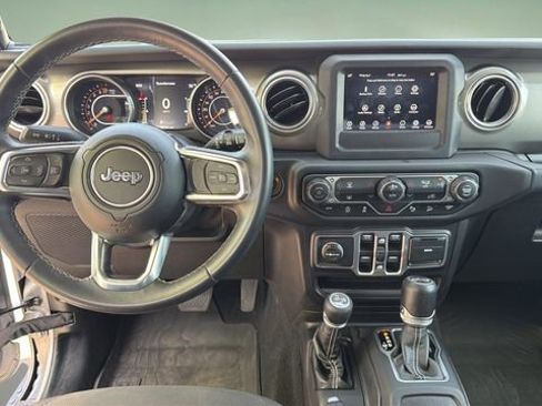 Used 2018 Jeep Wrangler Unlimited Sahara image 10