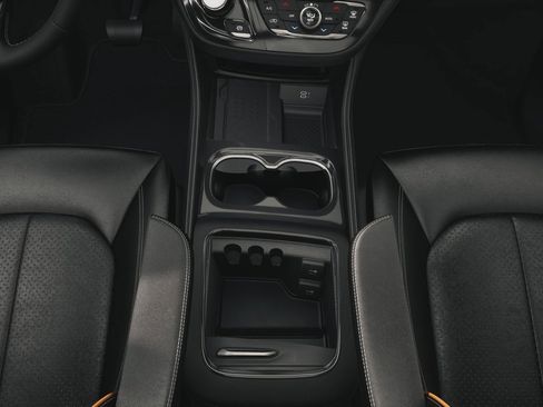 New 2027 Chrysler Pacifica Limited AWD/4WD image 4