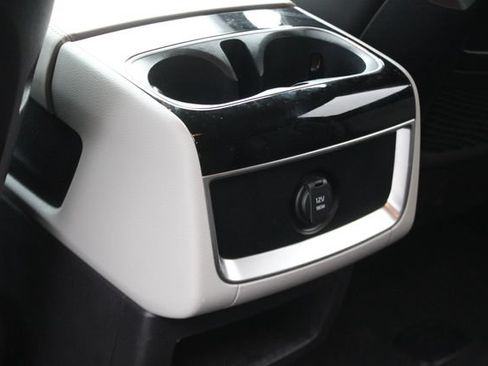 Used 2024 Kia Carnival EX FWD image 23