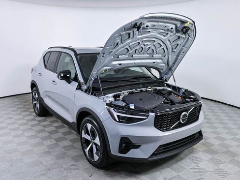 Certified 2026 Volvo XC40 B5 Plus AWD/4WD image 34