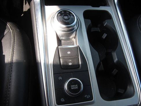 Used 2021 Ford Explorer XLT w/ Equipment Group 202A AWD/4WD image 11