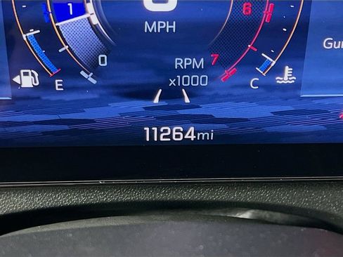 Used 2025 Chevrolet Traverse LT image 12