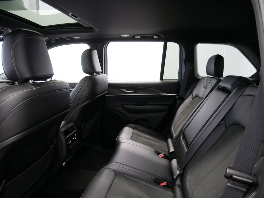 New 2026 Jeep Grand Cherokee Altitude AWD/4WD image 13