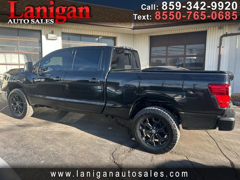 Used 2018 Nissan Titan SV w/ SV Convenience Package image 1