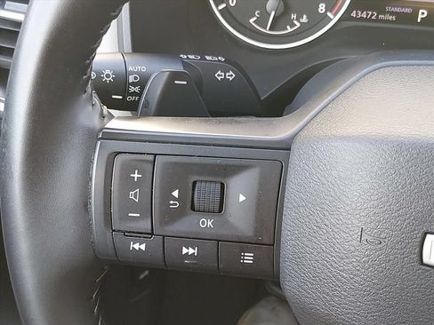 Used 2025 Nissan Rogue SV FWD image 23