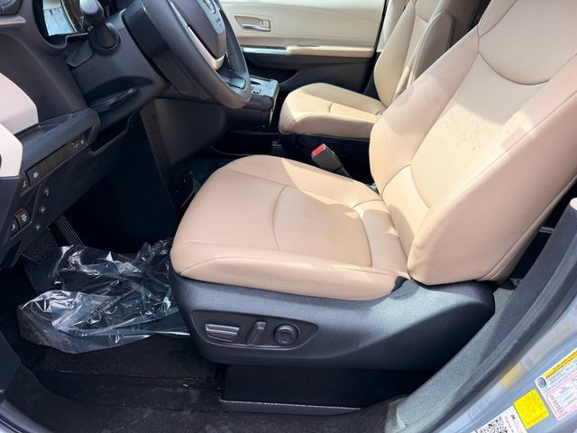 Used 2024 Toyota Sienna XLE w/ XLE Plus Package AWD/4WD image 14