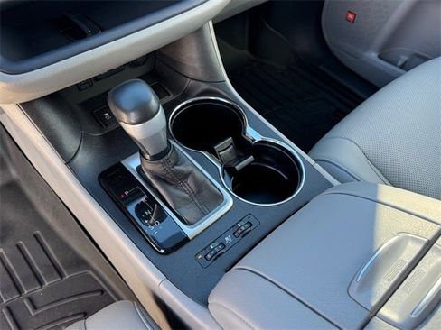 Used 2017 Toyota Highlander Limited image 18