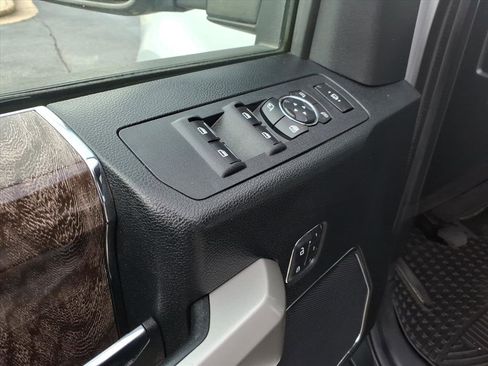 Used 2017 Ford F250 Lariat w/ Chrome Package image 11