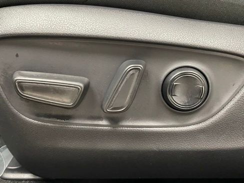 Used 2021 Toyota RAV4 SE w/ Weather & Moonroof Package image 9