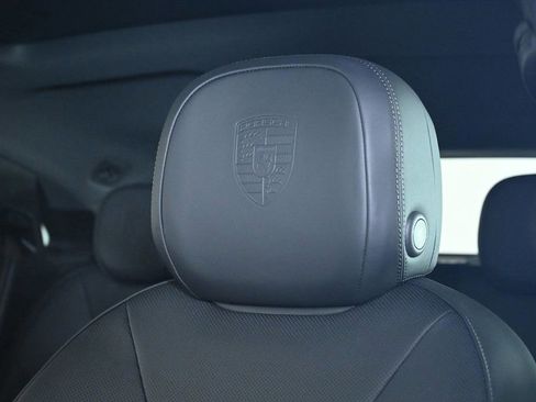 Certified 2025 Porsche Cayenne E-Hybrid Coupe image 25