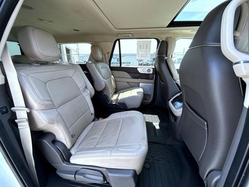 Used 2022 Lincoln Navigator L Reserve AWD/4WD image 19