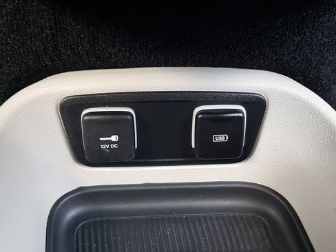 Used 2018 Chrysler Pacifica Touring-L w/ Advanced Safetytec Group FWD image 22