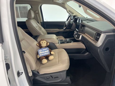 Used 2024 Ford Expedition Max XLT image 25