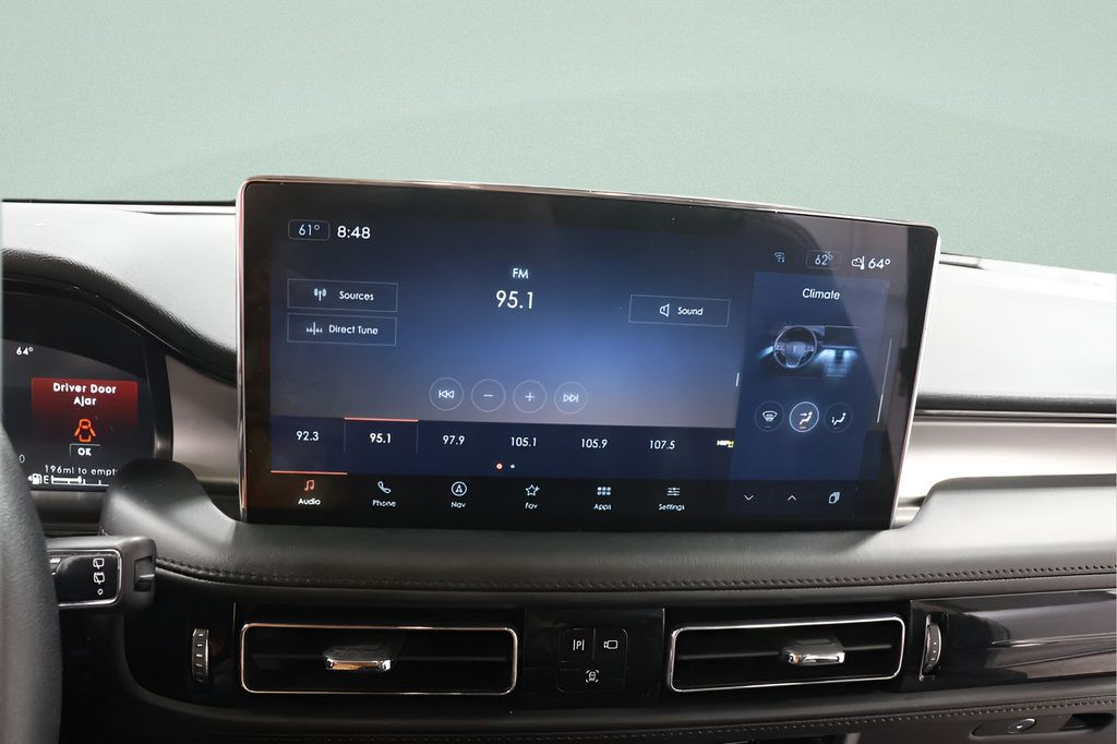 Used 2023 Lincoln Nautilus FWD w/ Premium Package image 11