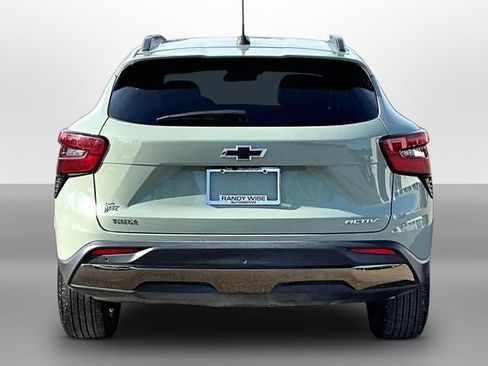 Used 2025 Chevrolet Trax ACTIV w/ Sunroof Package FWD image 4