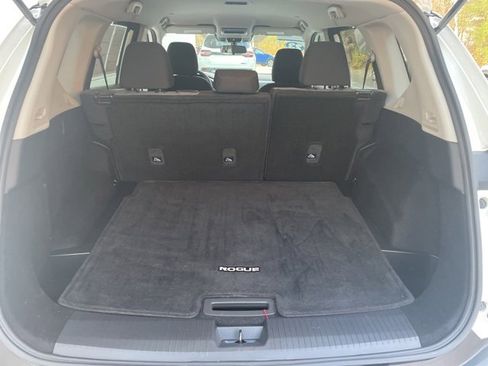 Used 2023 Nissan Rogue SV image 9