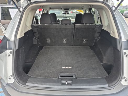 Used 2023 Nissan Rogue SV image 16