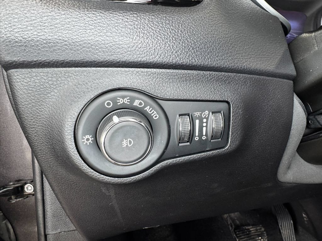 Used 2020 Jeep Compass Limited AWD/4WD image 11