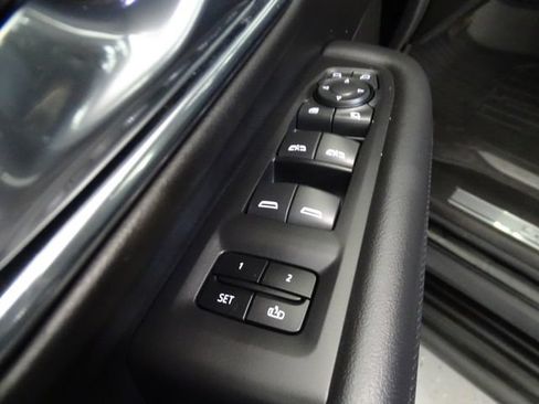 Certified 2023 GMC Yukon SLT w/ SLT Premium Package AWD/4WD image 10