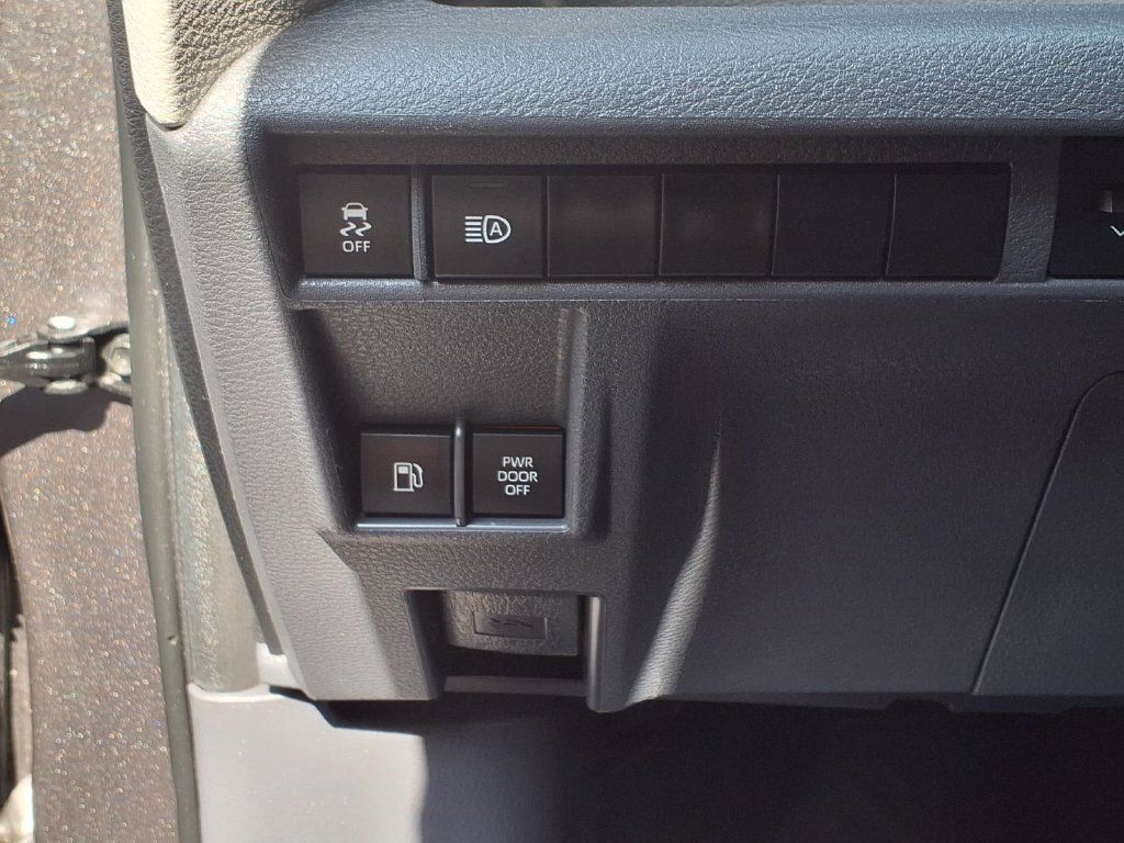 Certified 2024 Toyota Sienna XLE FWD image 16