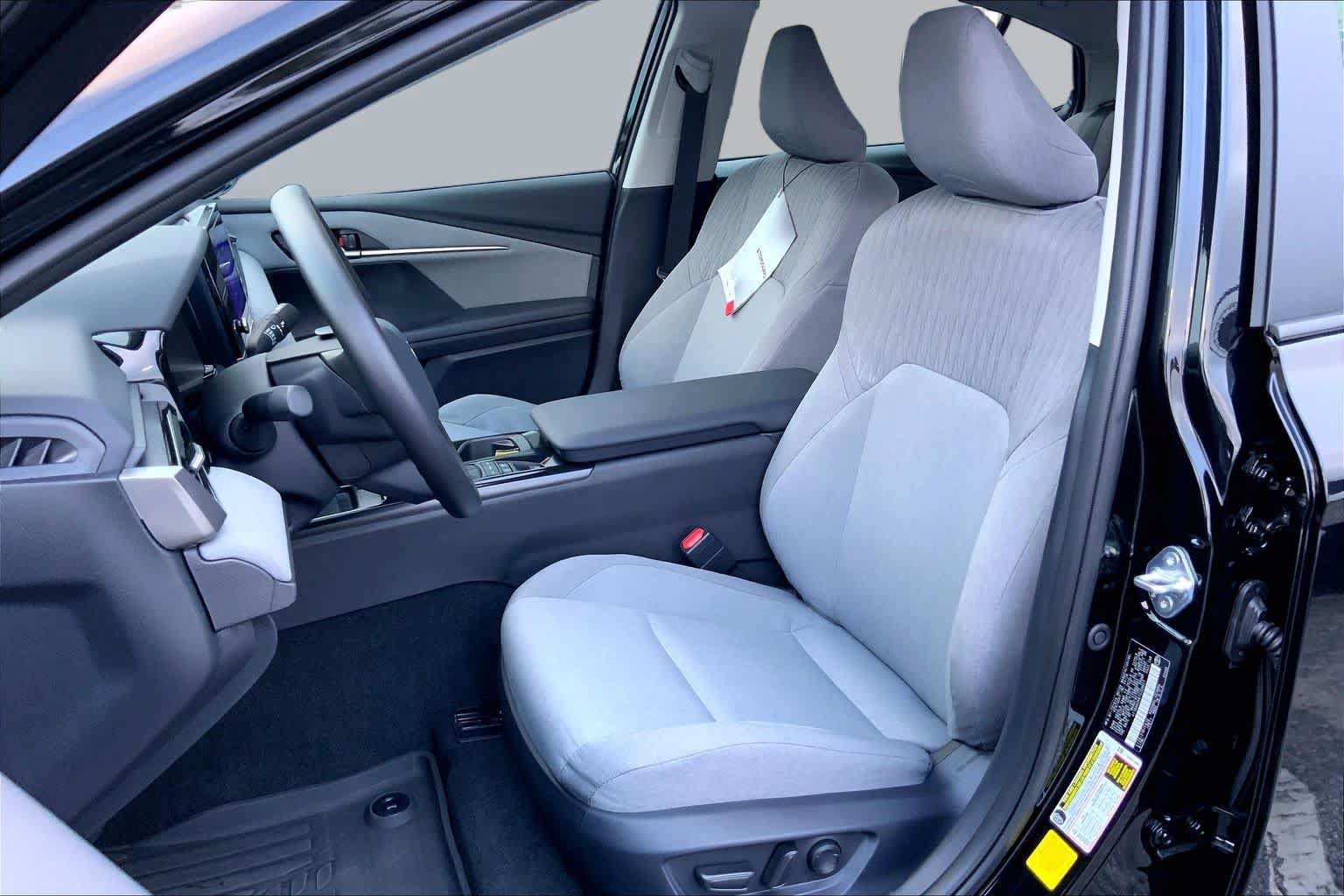 Used 2026 Toyota Camry LE w/ Convenience Package FWD image 7