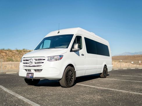 Used 2024 Mercedes-Benz Sprinter 2500 image 4