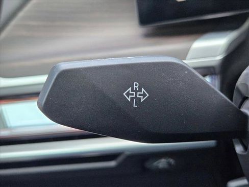 Used 2025 BMW i7 xDrive60 AWD/4WD image 16