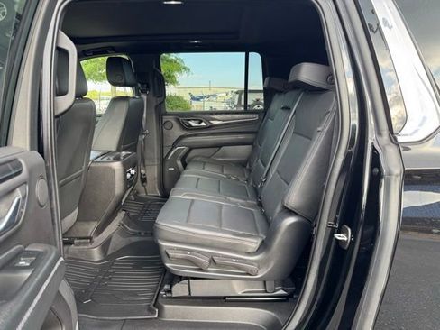 Used 2022 GMC Yukon XL Denali AWD/4WD image 14
