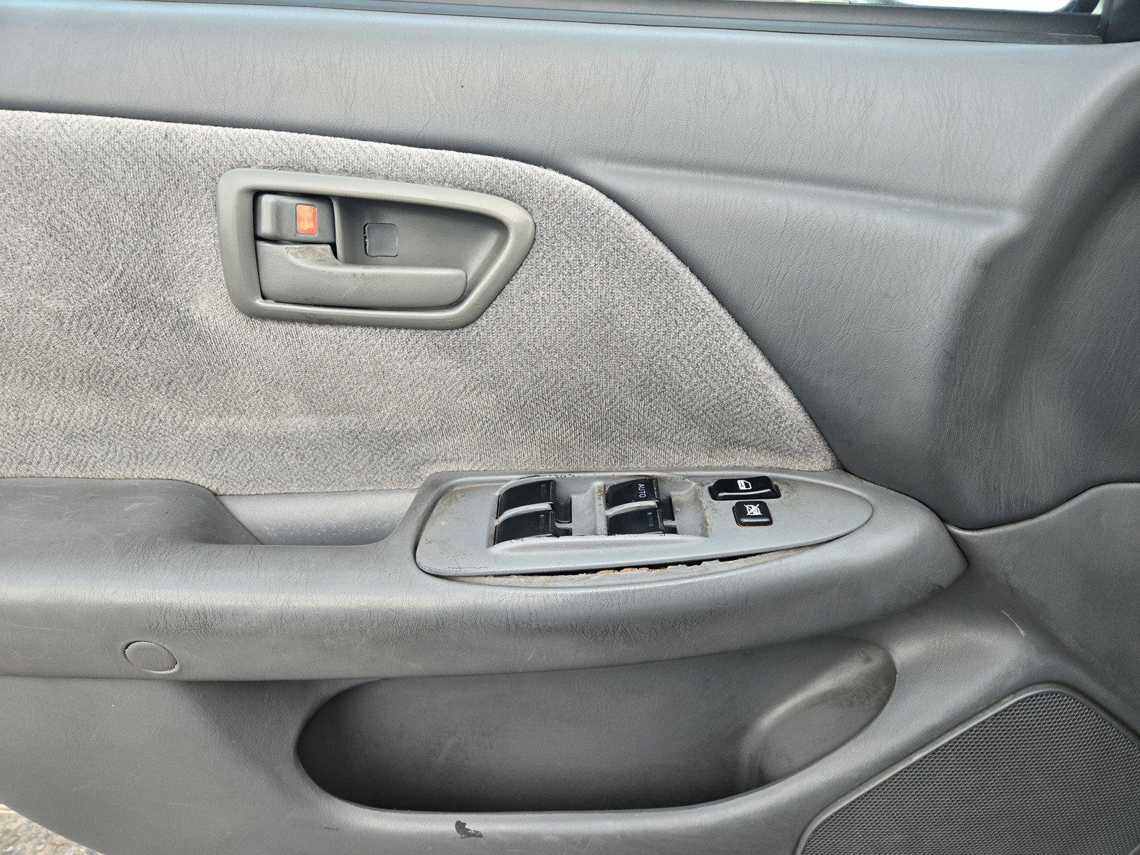 Used 2000 Toyota Camry CE w/ Value Pkg 1 FWD image 13