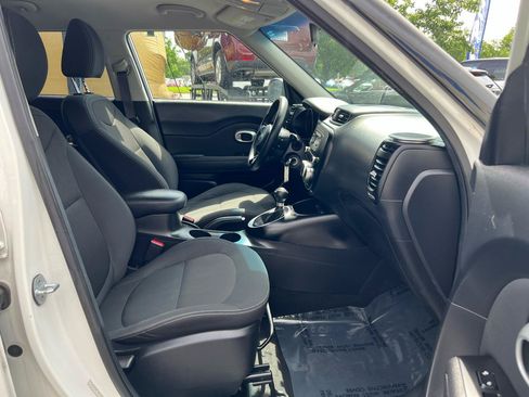 Used 2014 Kia Soul FWD image 16