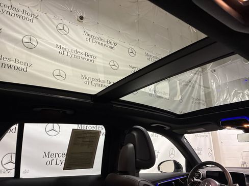 Used 2025 Mercedes-Benz GLC 300 GLC 300 image 12