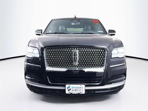 Used 2024 Lincoln Navigator Reserve AWD/4WD image 2