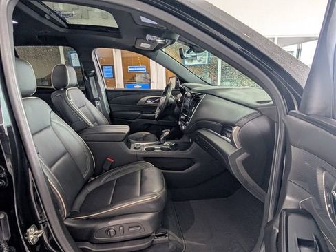 Used 2023 Chevrolet Traverse Premier FWD image 20