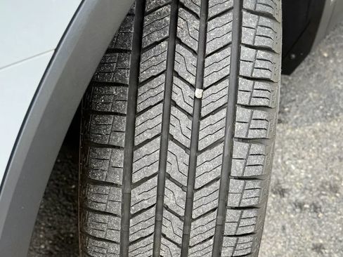 Used 2018 Volkswagen Tiguan SE w/ 18" Alloy Wheels Package FWD image 51