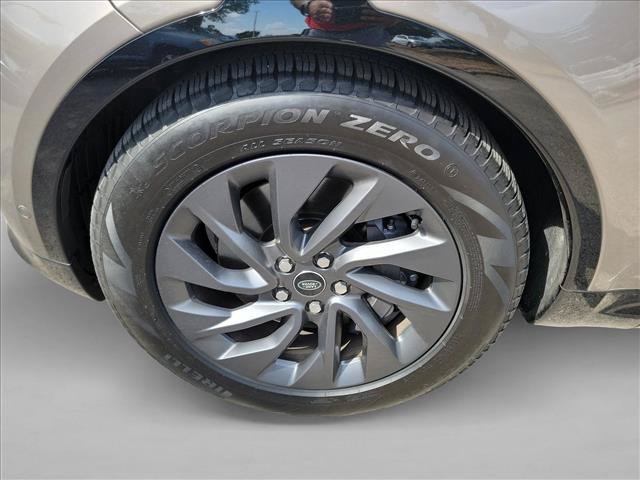 Used 2023 Land Rover Discovery HSE R-Dynamic AWD/4WD image 9