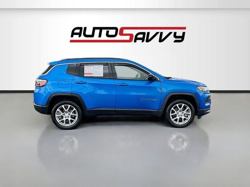 Used 2023 Jeep Compass Latitude AWD/4WD image 8