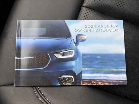 Used 2024 Chrysler Pacifica Touring-L FWD image 74