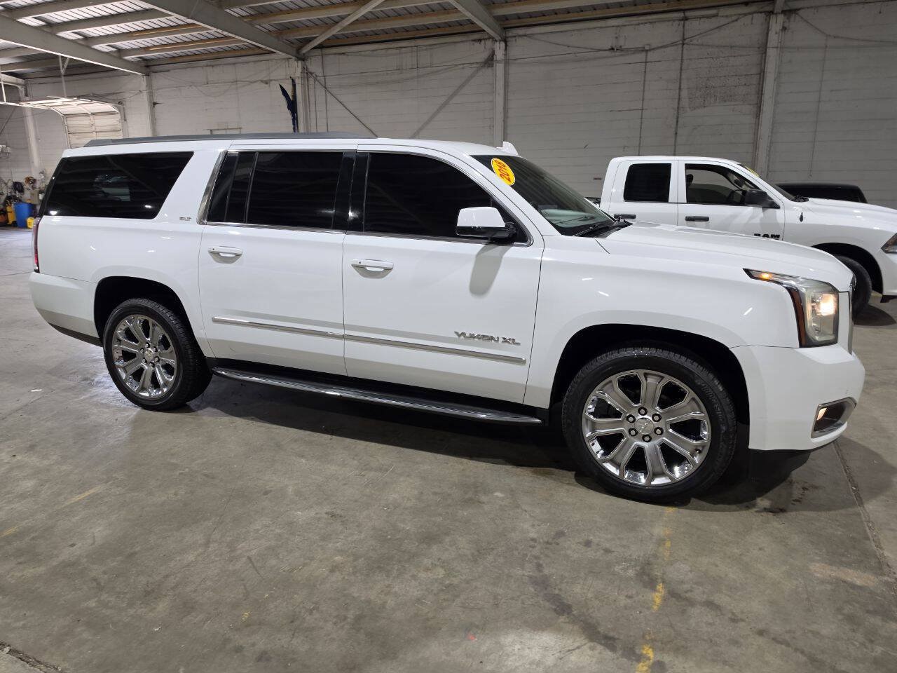Used 2018 GMC Yukon XL SLT w/ Premium Edition AWD/4WD image 17