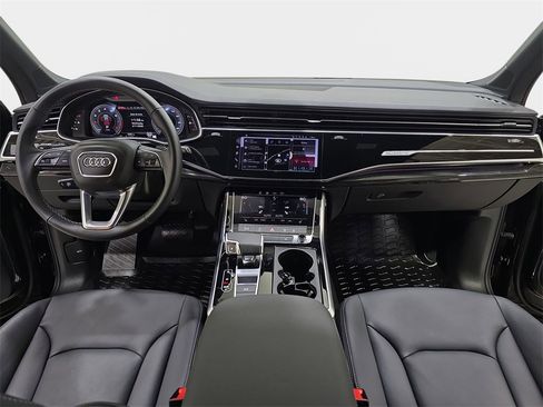 Certified 2025 Audi Q7 2.0T Premium w/ Convenience Plus Package image 9
