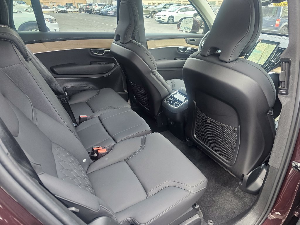 Used 2026 Volvo XC90 B5 Plus w/ Protection Package AWD/4WD image 7