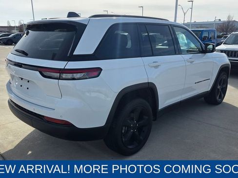 Used 2022 Jeep Grand Cherokee Altitude image 5