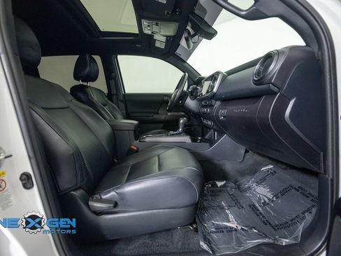 Used 2019 Toyota Tacoma TRD Sport AWD/4WD image 45
