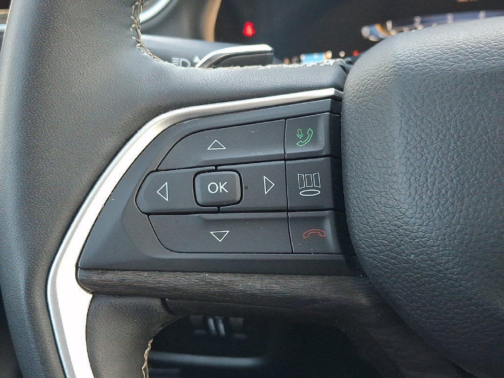 Certified 2023 Jeep Grand Cherokee Limited AWD/4WD image 23