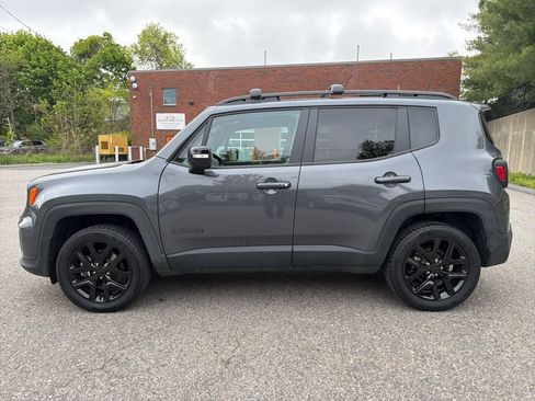 Used 2022 Jeep Renegade Altitude w/ Convenience Group AWD/4WD image 3