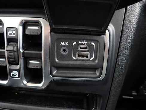 Used 2022 Jeep Wrangler Unlimited Sahara w/ Cold Weather Group AWD/4WD image 18